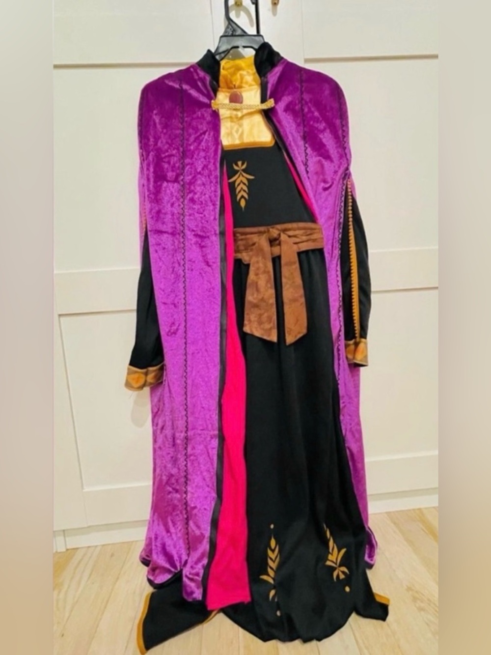 Disney Frozen 2 Ana Costume for Girls
Halloween Costume- (Size: M 7/8) - Picture 3 of 6